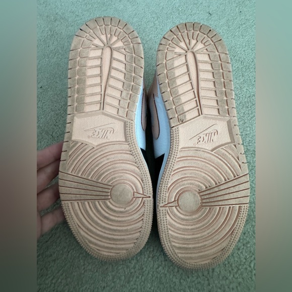 Air Jordan 1 Mid in Arctic Orange - Picture 5 of 9